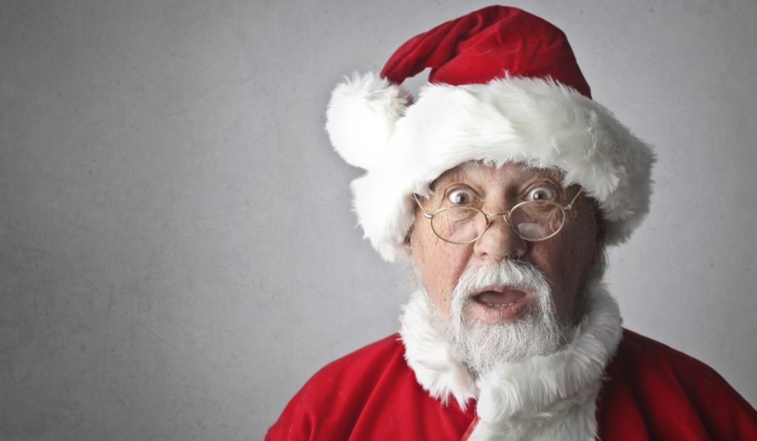 Santa visitó México ¡Y chocó con todo y trineo contra edificio!