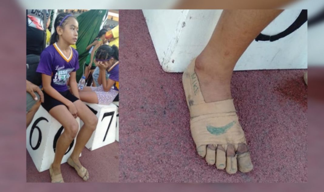 Niña gana tres medallas de oro ¡Corrió con «tenis» dibujados en vendas!
