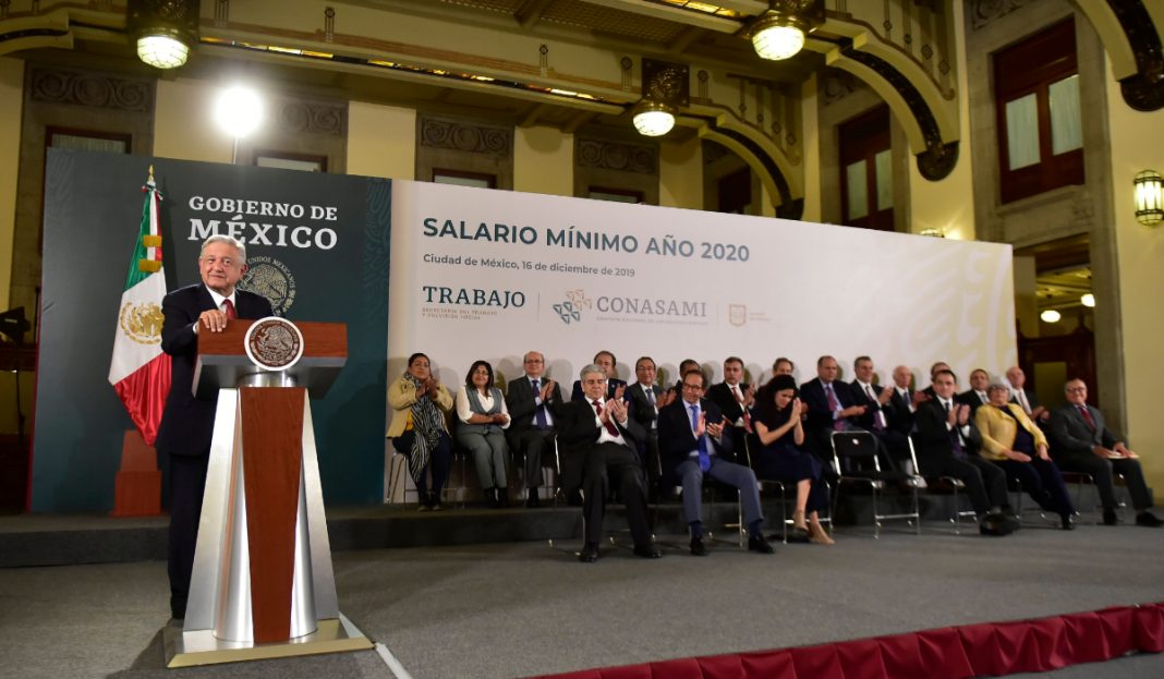 México sube el salario mínimo diario 20 % hasta los 6,51 dólares