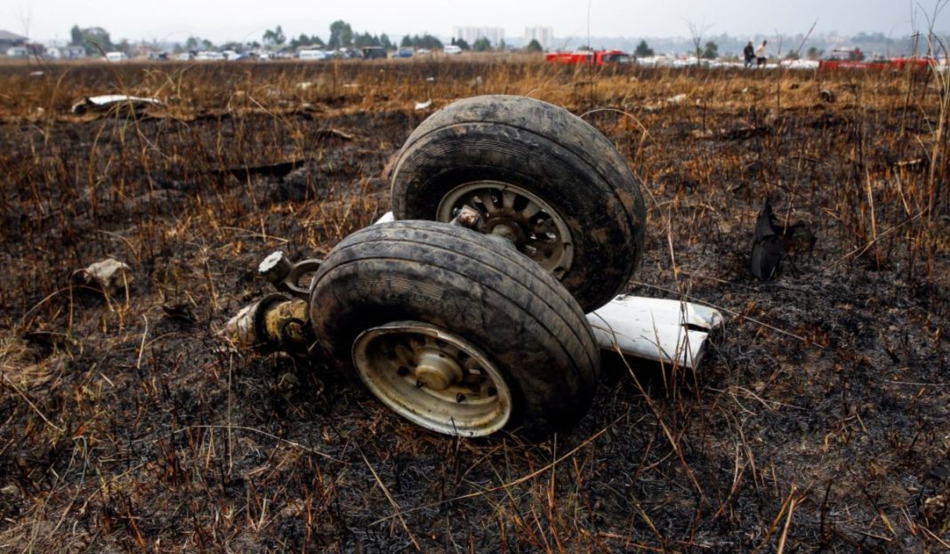 En imágenes: La tragedia del avión estrellado en Kazajistán