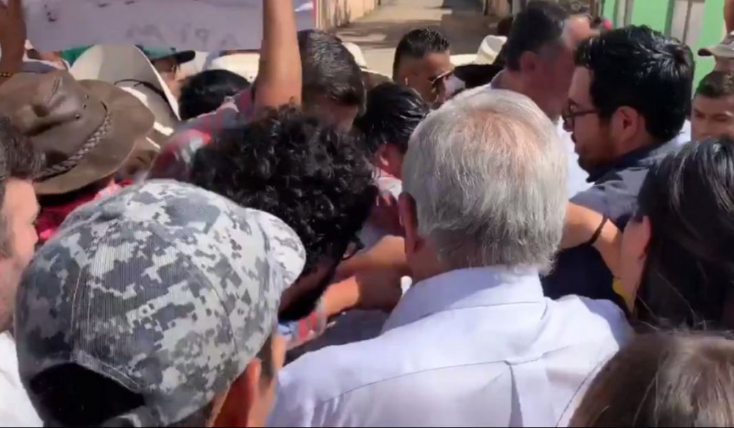 Activistas y campesinos llaman a AMLO «mentiroso y hablador» en Morelos