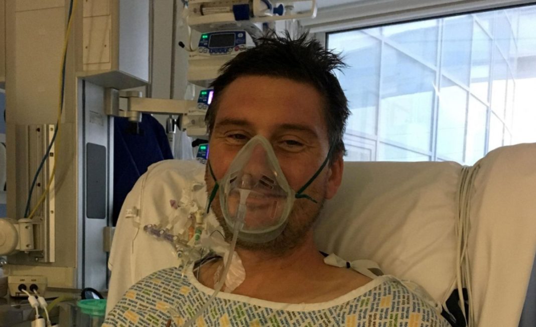 Estuvo a punto de morir por una palomita de maíz que se atascó entre sus dientes; tuvieron que operarlo a corazón abierto