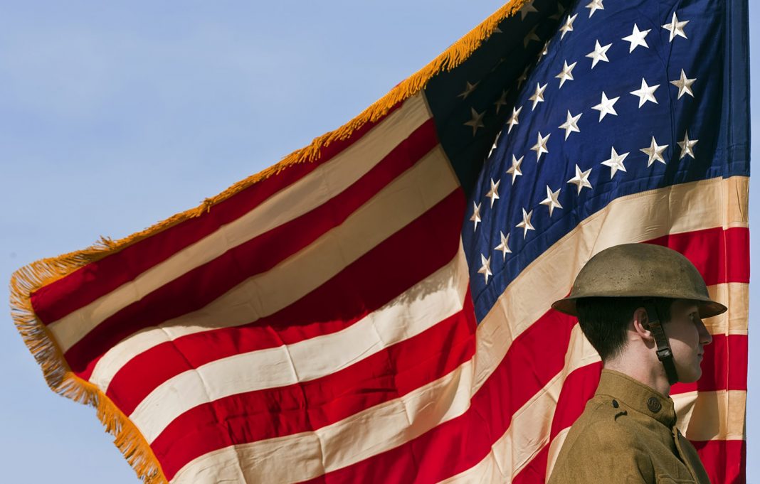 Atacan con 10 cohetes la base aérea de al-Asad, donde se encuentran militares de EU