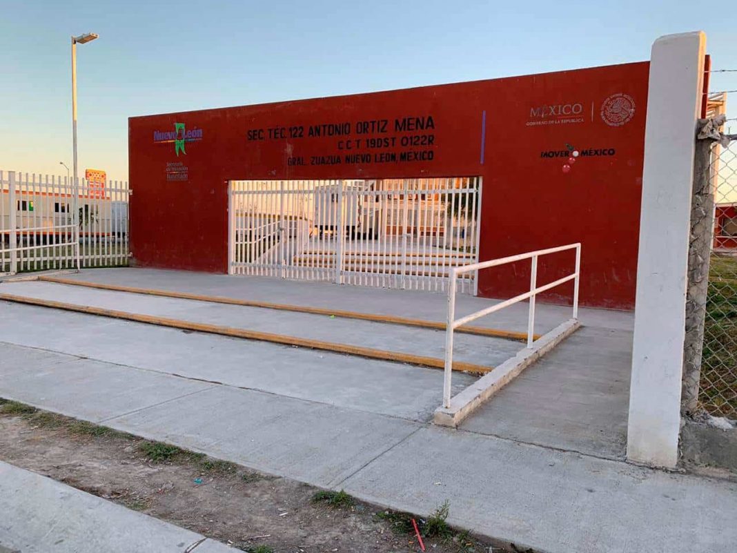 Hallan letal subametralladora en mochila de niño, Nuevo León