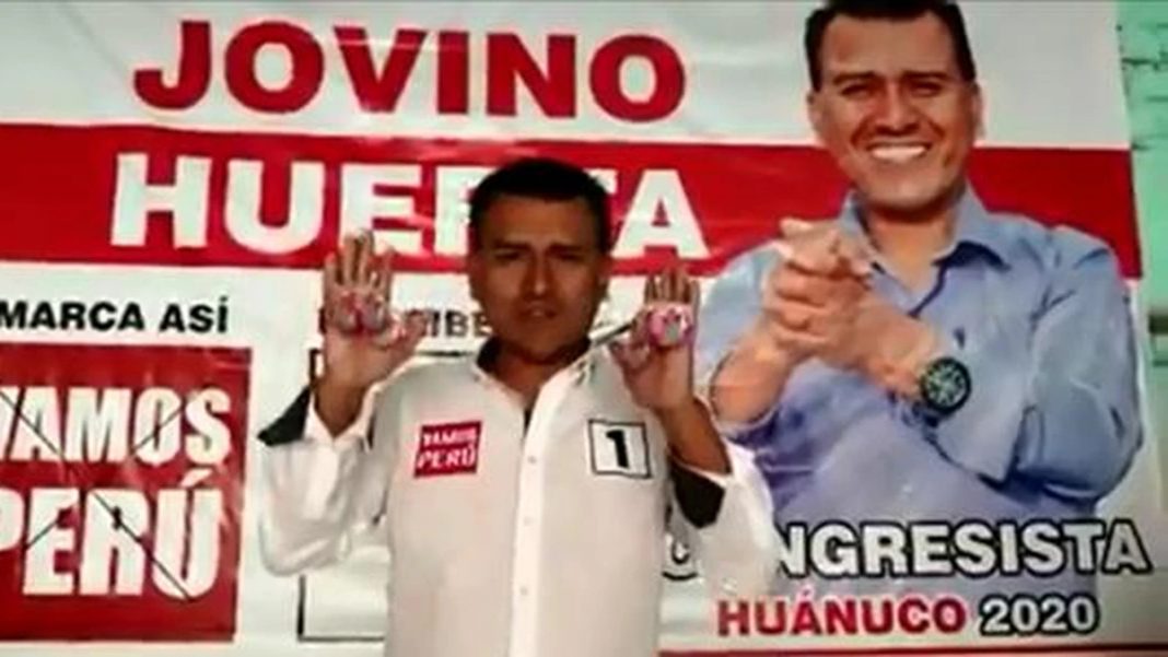 Hace campaña regalando llaveros ¡y que se le van las llaves de su coche!