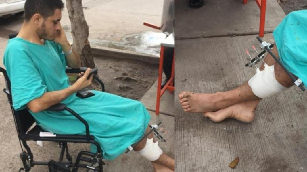 Cansado de esperar a que lo operen en el IMSS, se va en su silla de ruedas