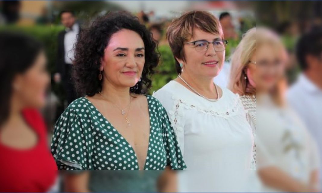 Alcaldesa de Playa del Carmen pide matrimonio a su novia, en una boda colectiva