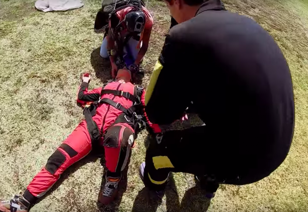 Galilea Montijo pierde el conocimiento tras aventarse de un paracaídas