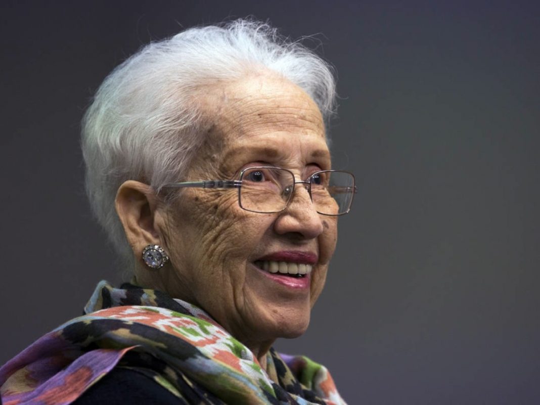 Muere Katherine Johnson, calculó la trayectoria del primer vuelo espacial tripulado de la NASA