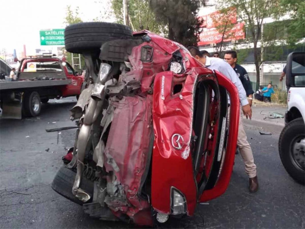 Muere conductor de auto que “voló” en Periférico