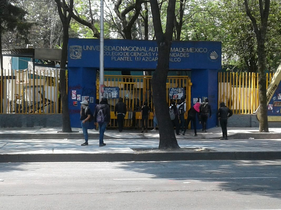 Encapuchados toman el CCH Azcapotzalco