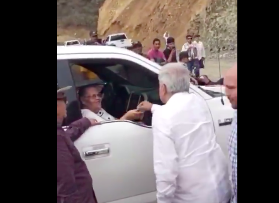 AMLO saluda a la madre del «Chapo» Guzmán