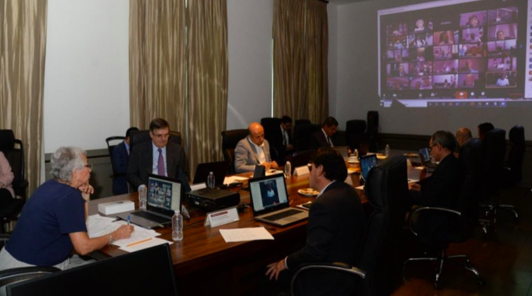 Gobierno revisa acciones contra coronavirus