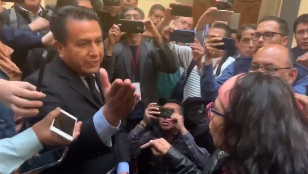 Frida Guerrera encara a Marco Olvera por cuestionar el paro nacional de mujeres