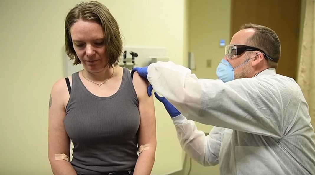 Infectan a mujer la primera dosis prueba de vacuna contra coronavirus