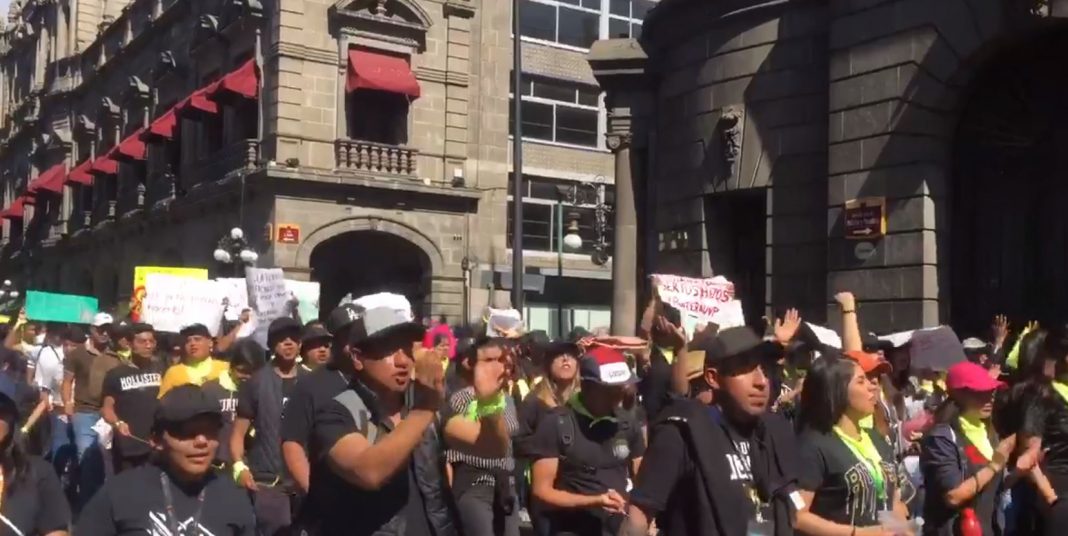 Megamarcha de estudiantes en Puebla
