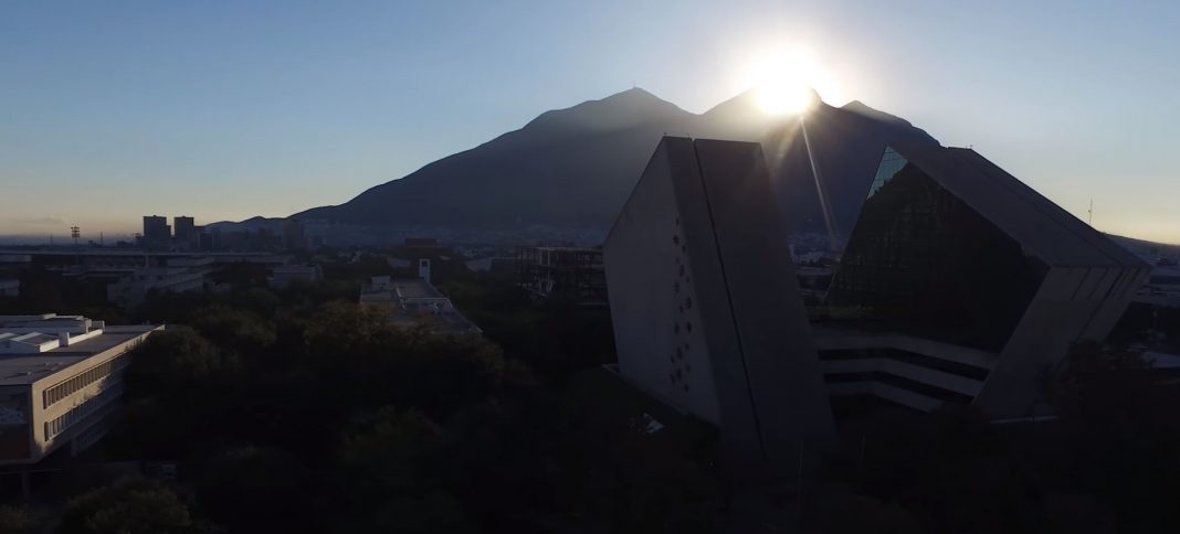 Tec de Monterrey suspende clases por coronavirus