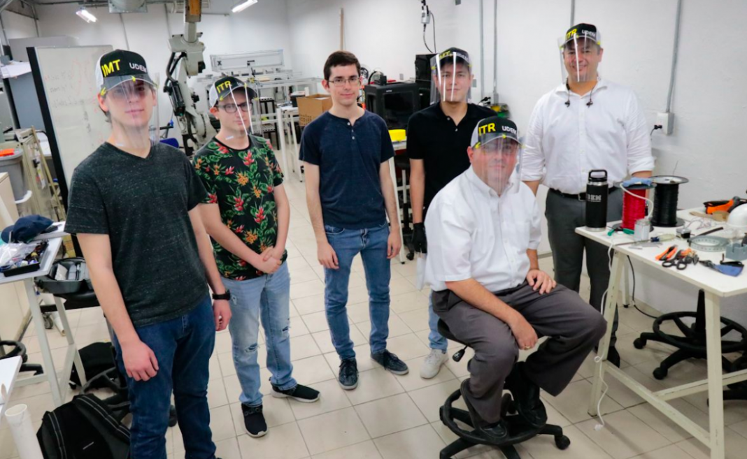 Estudiantes de UDEM-MTY desarrollan respirador, fácil de fabricar, económico y que se usa sin luz