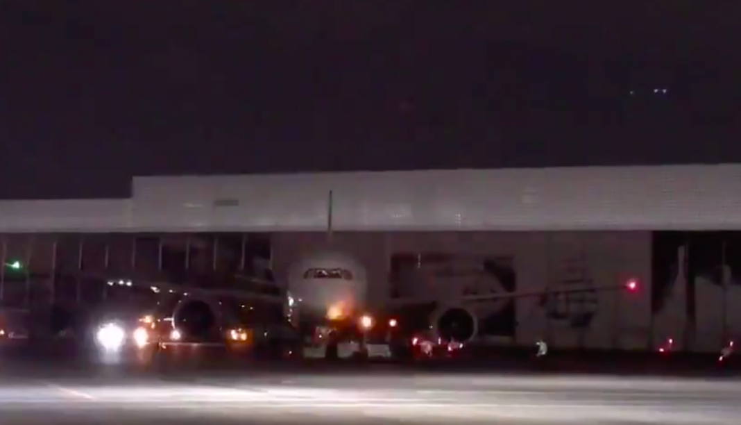 Llega primer vuelo con material médico de China