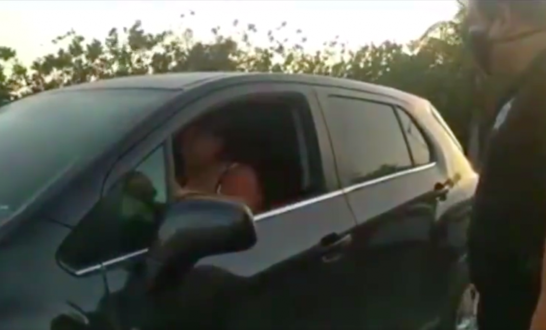 Regidora de Q. Roo salta filtro de COVID-19 y lesiona a policía