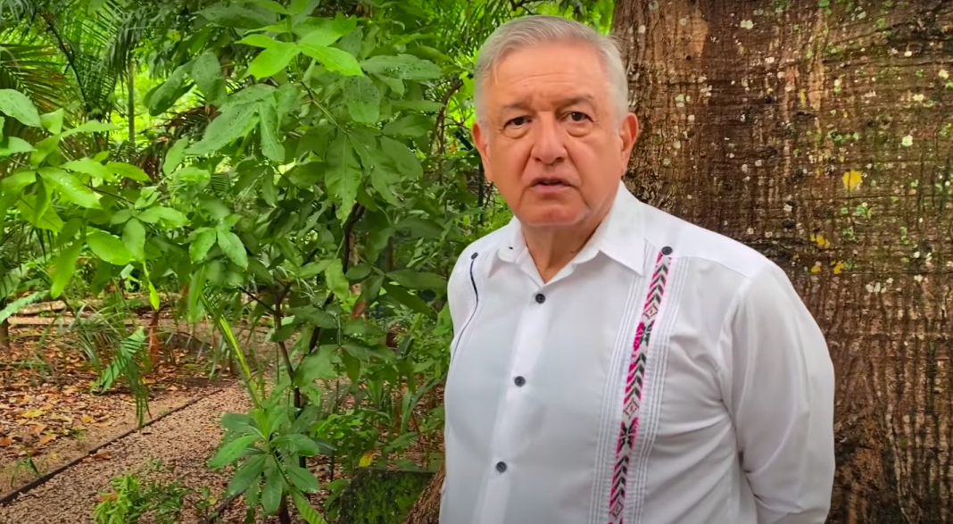 Tras protestas, AMLO reitera consulta para su permanencia