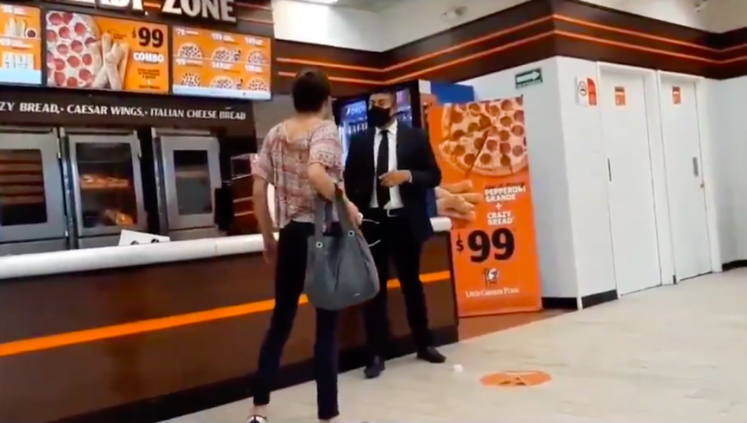 Mujer amenaza con “rafaguear” una pizzería