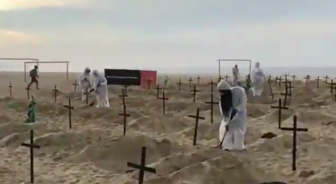 ¡Cavan tumbas en playa de Río de Janeiro!