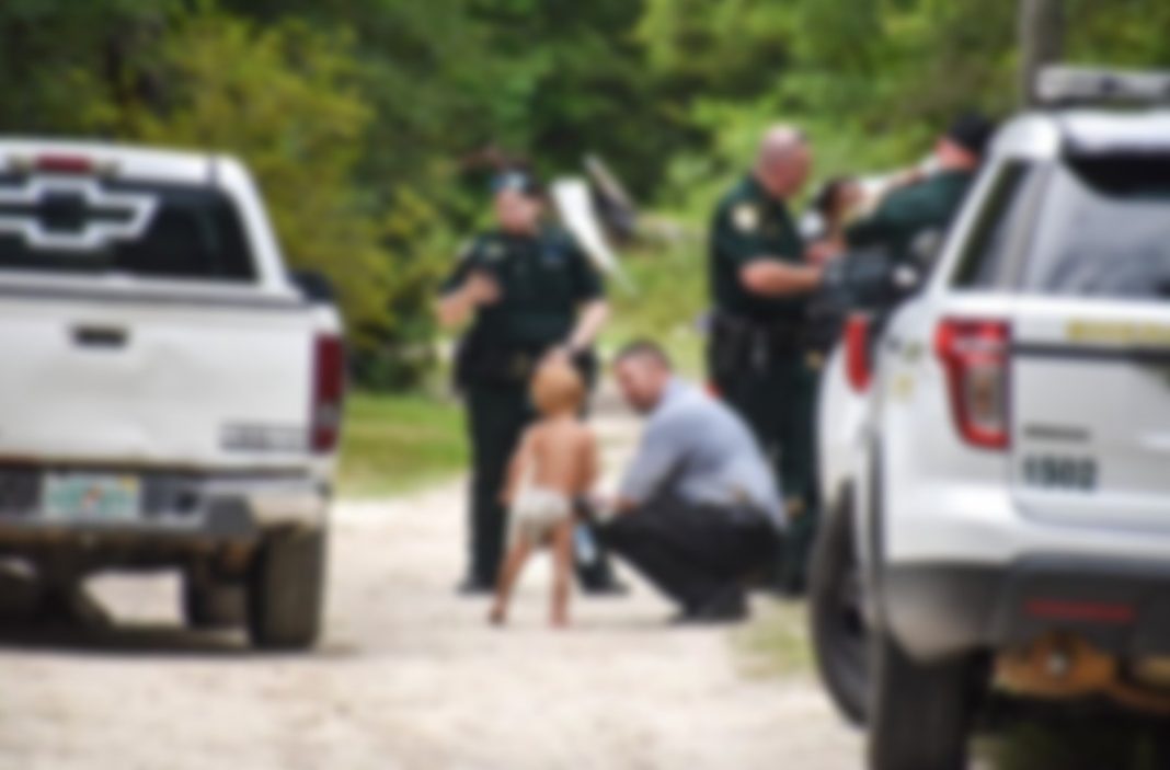 Perros cuidan a menor con autismo reportado como desaparecido