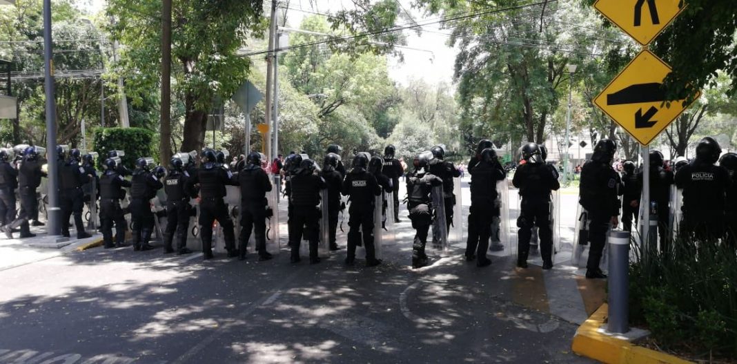 Blindan Casa Jalisco, en Polanco, ante protesta