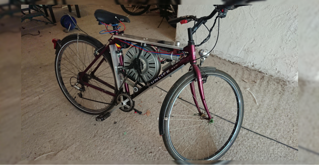 Instala motor de lavadora a su bicicleta, y ¡alcanza los 110 Km/h!