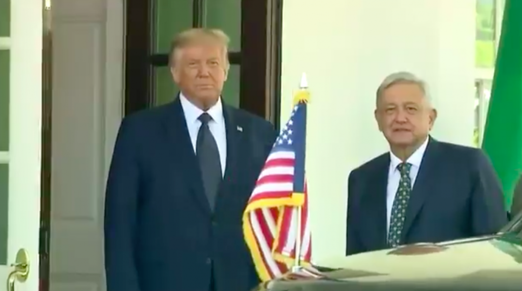 AMLO lleva ofrenda a Juárez y Lincoln, Trump lo recibe
