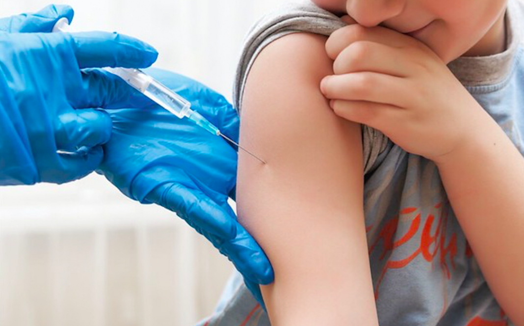 Rusia empezará a vacunar grupos de riesgo contra COVID-19