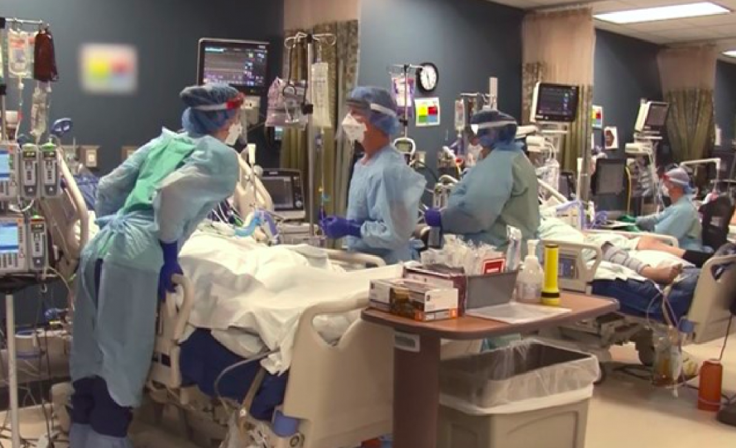 Nieta se va de fiesta, visita a sus abuelos y uno muere por COVID-19