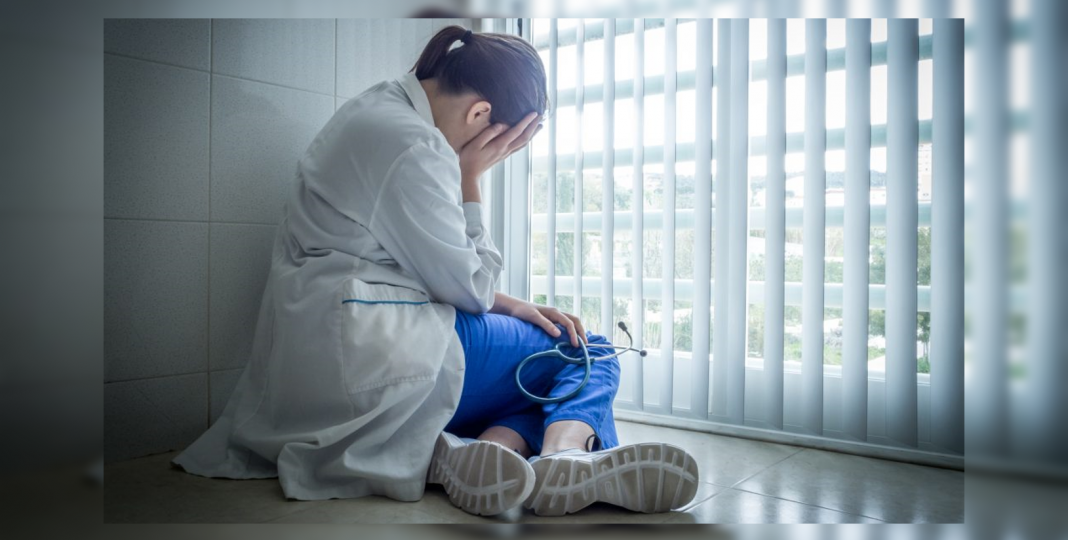 Vecinos matan mascotas de enfermera que combate a COVID-19