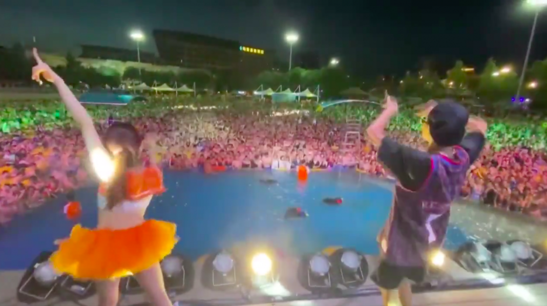 Wuhan olvida la sana distancia y vive macrofiesta