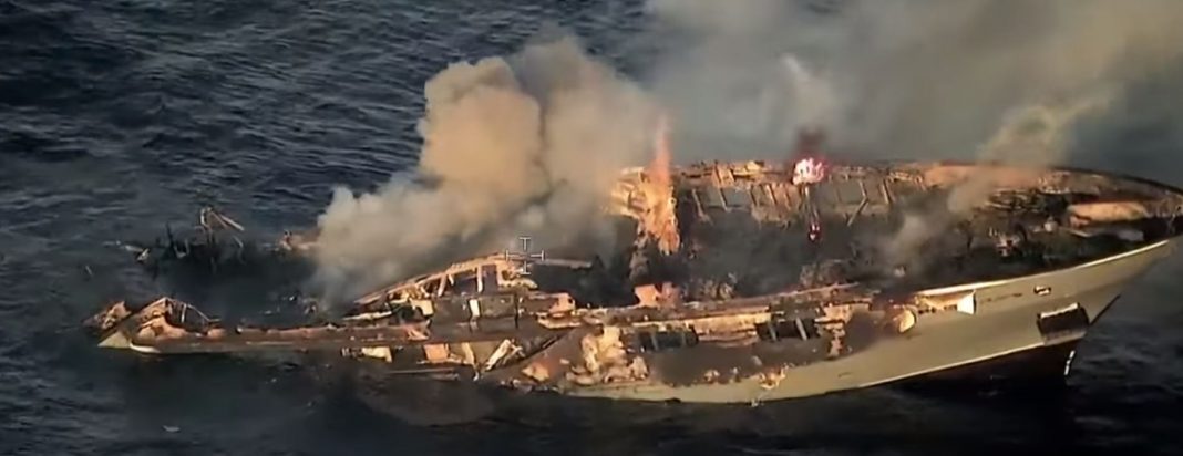 Incendio y hundimiento de yate en Mar Mediterráneo
