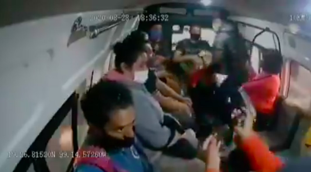 Asalto en combi deja una persona muerta