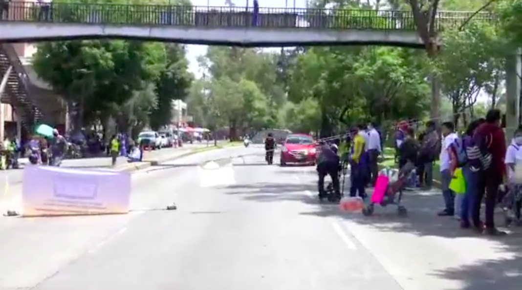 Avienta auto contra padres de niños con cáncer