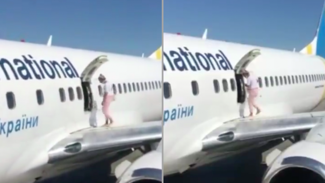 Abre puerta de avión porque «tenía calor»