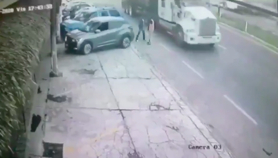 Mariachi muere al ser empujado contra un camión