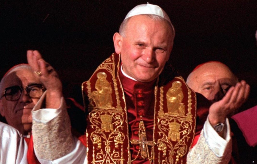 Roban reliquia con sangre del papa Juan Pablo II