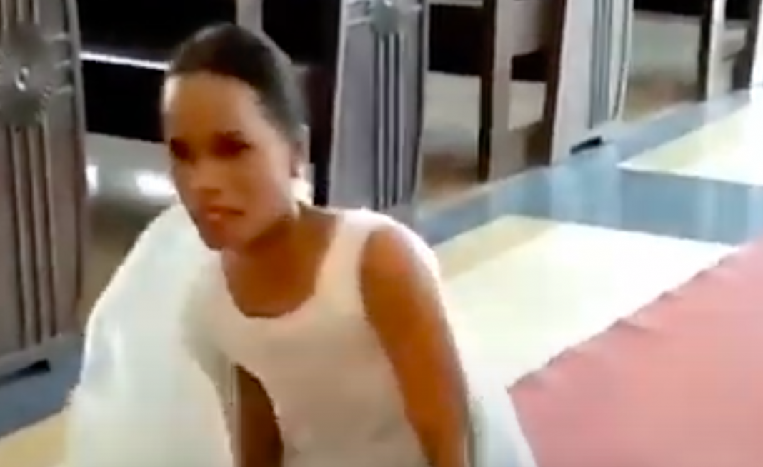 Nació sin piernas, pero entró a la iglesia sin ayuda el día de su boda