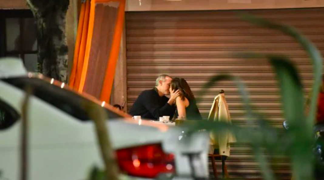 López-Gatell sin sana distancia