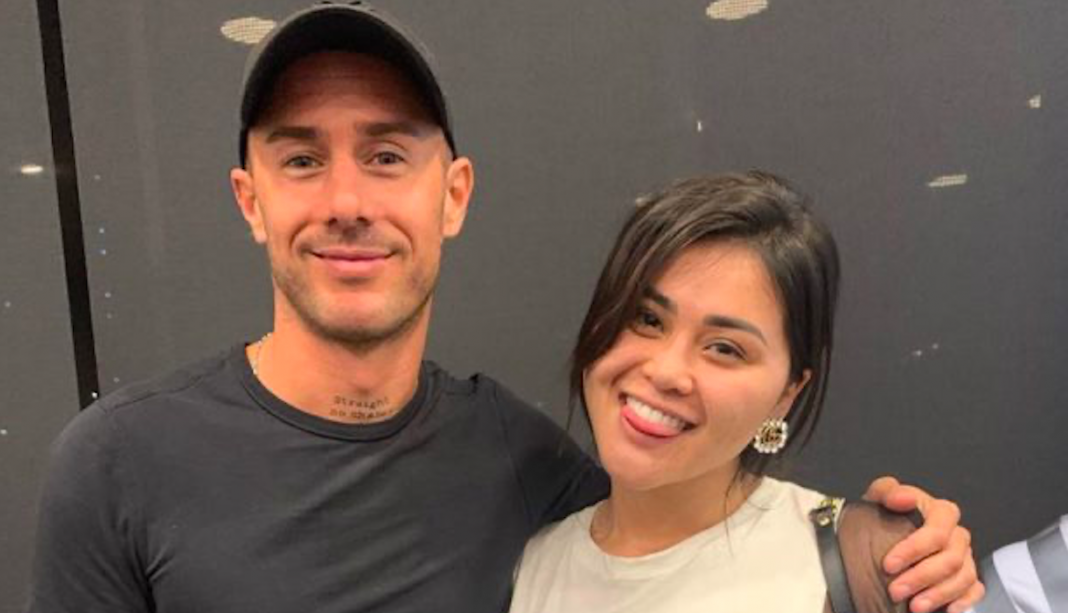 Gomita se quita atributos influenciada por el coach del Chicharito