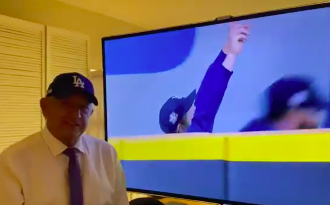 AMLO celebra victoria de Urías en Serie Mundial