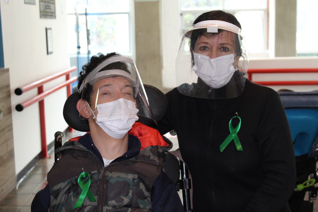 Ponte un moño verde con Fernanda Familiar y visibiliza a las personas con parálisis cerebral