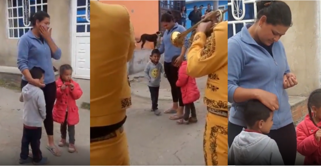 Niño lleva mariachi a su mamá, ¡pagó con 5 pesos y canicas!