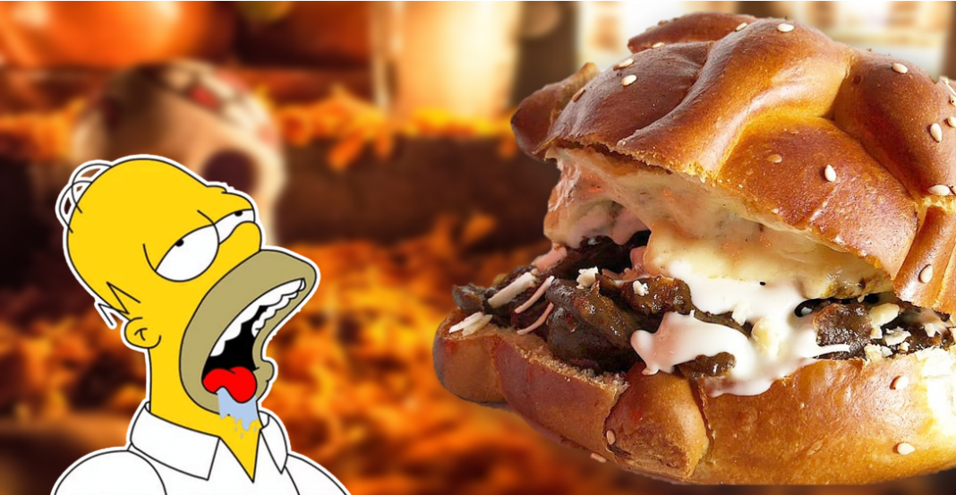 Y porque nadie lo pidió, pan de muerto relleno de chilaquiles