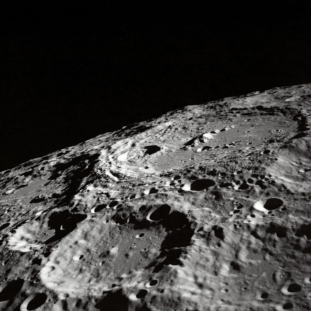 NASA confirma hallazgo de agua en la Luna