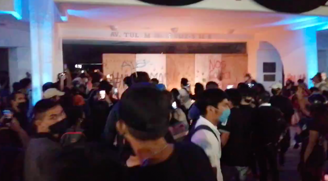 Cancún reprime protesta feminista a balazos